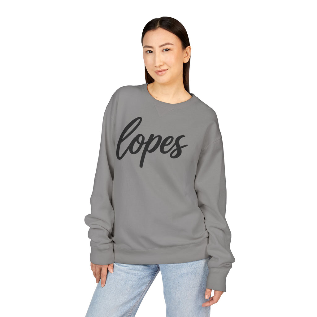 Lopes Script Crewneck Sweatshirt — Cozy Personalized Name Pullover